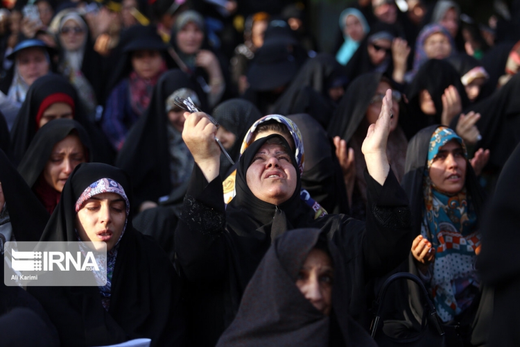 بیش از  نیمی از ایرانیان بیشتر از قبل به درگاه خدا دعا می‌کنند