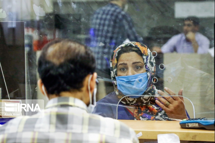 بیش از نیمی از مردم ایران از زدن ماسک خسته شده‌اند